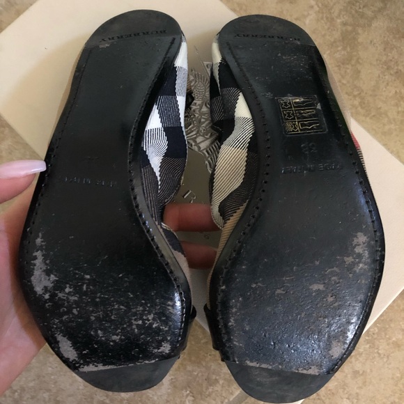 Burberry Falconer Ballet Flats Size 38 - Picture 4 of 4